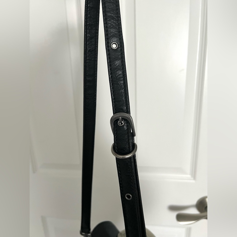Matt & Nat White Keely Block Handbag Satchel (Preloved) - Picture 9 of 10